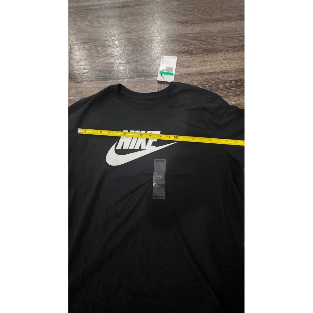 Nike sportswear essential